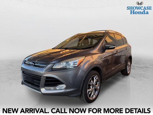 Used 2013 Ford Escape Titanium w/ Parking Technology Pkg FWD image 2