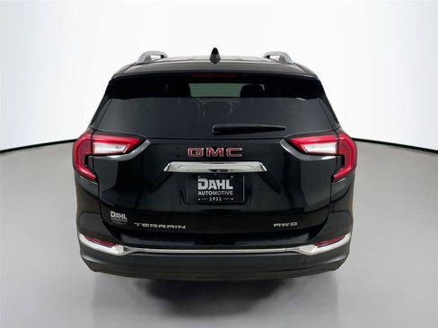 Used 2024 GMC Terrain SLT AWD/4WD image 12
