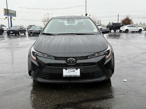 Used 2023 Toyota Corolla LE image 2