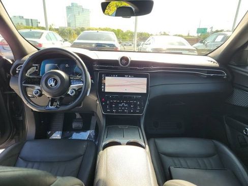 Used 2023 Maserati Grecale GT image 25