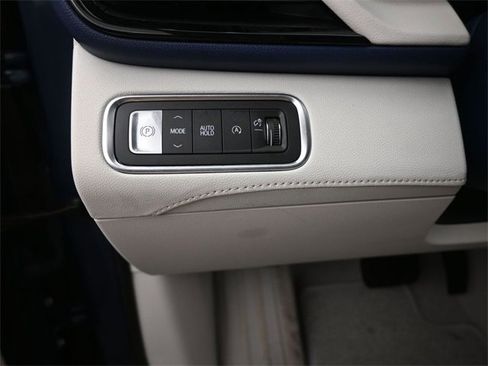 Certified 2025 Buick Enclave Avenir image 35