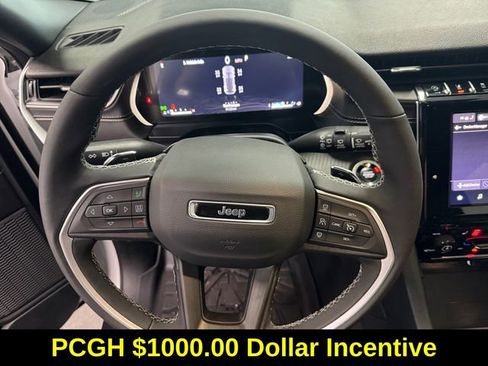 Used 2025 Jeep Grand Cherokee Altitude image 19