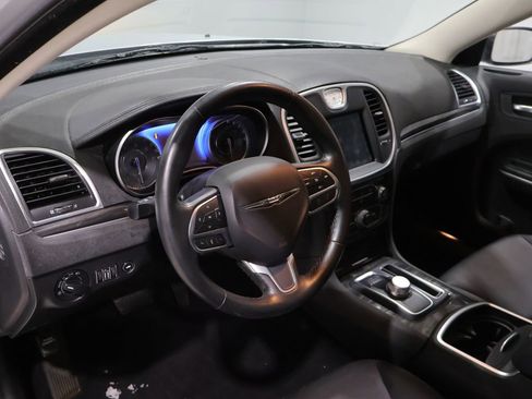 Used 2019 Chrysler 300 Touring image 15