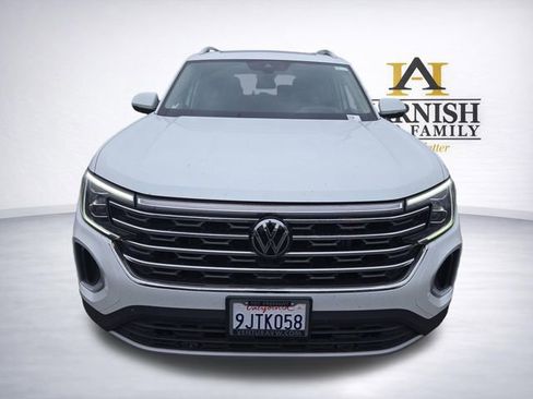 Used 2024 Volkswagen Atlas SEL AWD/4WD image 2