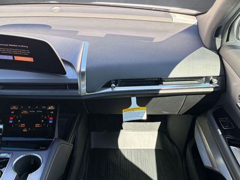 New 2026 Cadillac Vistiq Luxury w/ LPO, Floor Liner Package AWD/4WD image 28