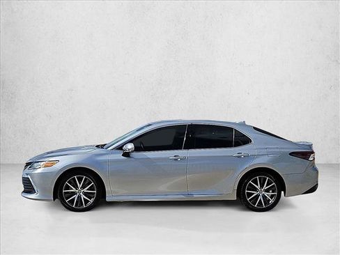 Used 2024 Toyota Camry XLE FWD image 9