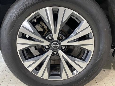 Used 2021 Nissan Rogue SV w/ Premium Package image 13