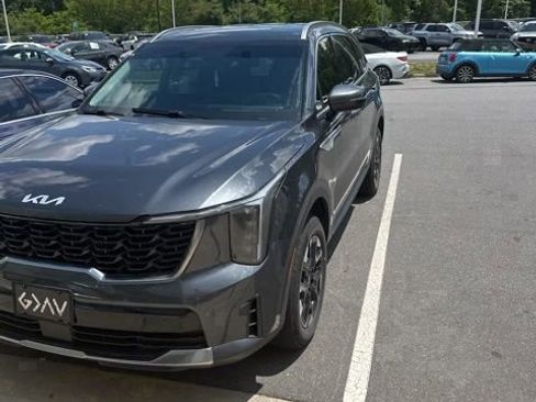 Used 2024 Kia Sorento S AWD/4WD image 3