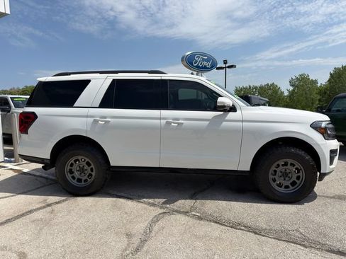 Used 2023 Ford Expedition Limited AWD/4WD image 8