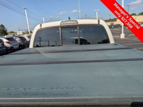 Used 2016 Toyota Tacoma TRD Sport w/ Towing Package AWD/4WD image 9