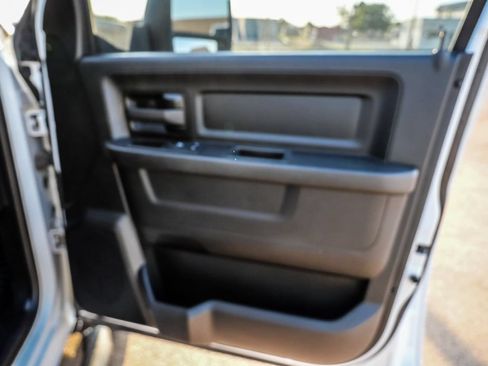 Used 2024 RAM 3500 Tradesman w/ Chrome Appearance Group AWD/4WD image 16