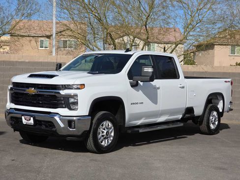 Used 2025 Chevrolet Silverado 2500 LT w/ Convenience Package image 5