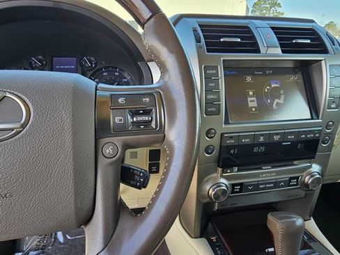 Used 2017 Lexus GX 460 Premium image 28