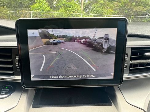Used 2021 Ford Explorer XLT w/ Equipment Group 202A AWD/4WD image 19