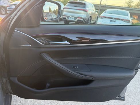 Used 2022 BMW 530e w/ M Sport Package image 28