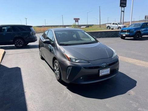 Used 2019 Toyota Prius XLE image 4