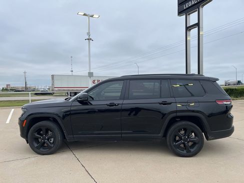 Used 2024 Jeep Grand Cherokee L Limited w/ Black Appearance Package RWD image 3