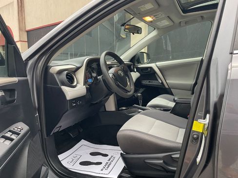 Used 2013 Toyota RAV4 XLE FWD image 2