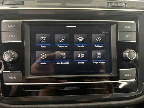 Used 2020 Volkswagen Tiguan S image 9