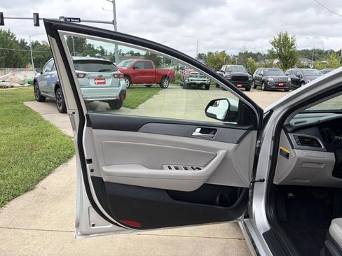 Used 2016 Hyundai Sonata SE FWD image 10