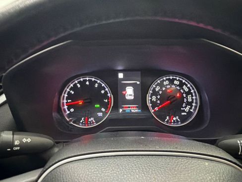 Used 2022 Toyota RAV4 XLE Premium image 30