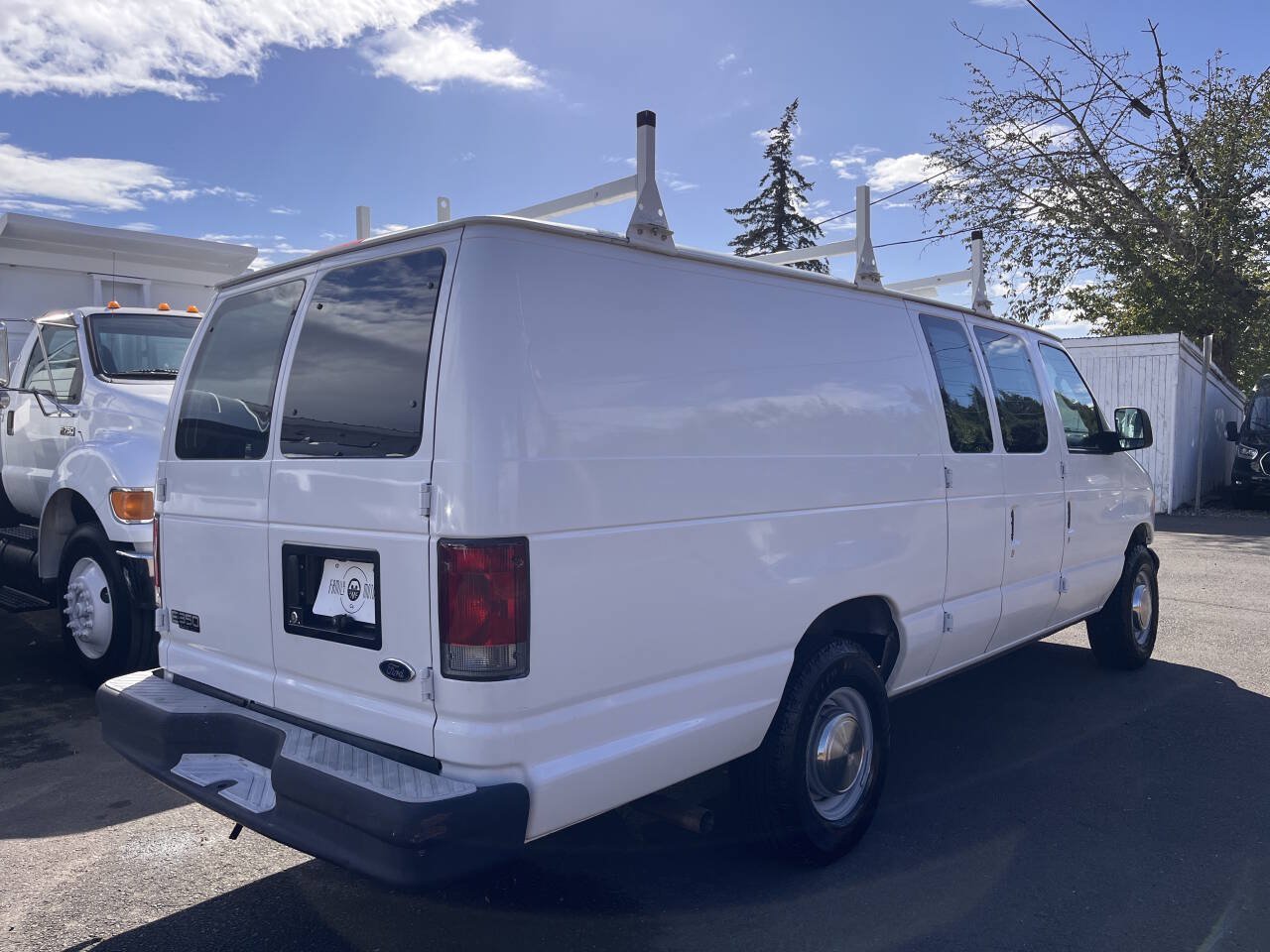 Used 2003 Ford E-350 and Econoline 350 Extended Super Duty RWD image 3