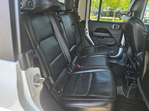 Used 2021 Jeep Gladiator Overland AWD/4WD image 16