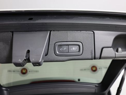 Used 2024 Volvo XC60 T8 Core image 44