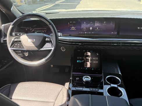 Used 2025 Cadillac Escalade Premium Luxury w/ Touring Package image 21