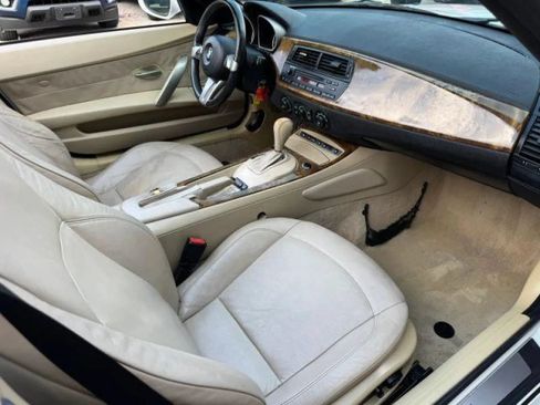 Used 2005 BMW Z4 2.5i RWD image 28