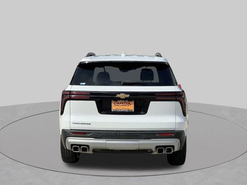 Used 2025 Chevrolet Traverse LT FWD image 5