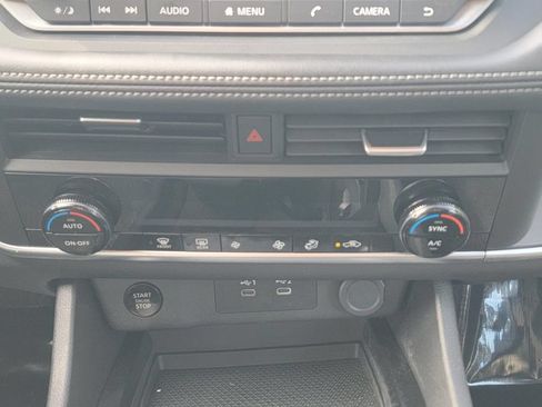 Used 2024 Nissan Rogue SV AWD/4WD image 23