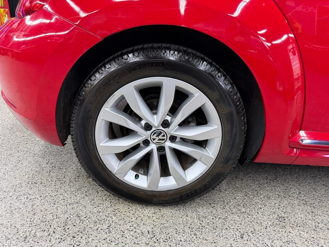 Used 2013 Volkswagen Beetle TDI FWD image 27