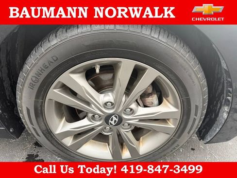 Used 2017 Hyundai Elantra SE image 8