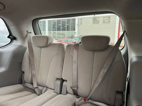 Used 2008 Kia Sedona w/ Convenience Pkg image 33