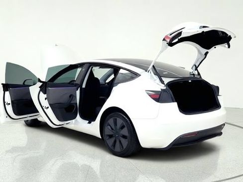Used 2025 Tesla Model 3 RWD image 16