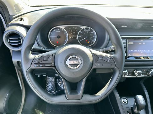 New 2025 Nissan Kicks Play S image 29