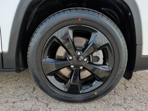 Used 2021 Jeep Cherokee Latitude Plus image 20