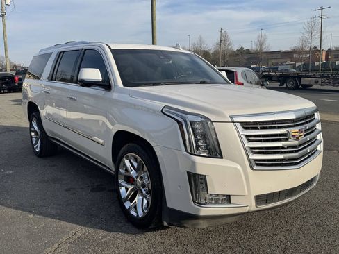 Used 2018 Cadillac Escalade ESV Platinum AWD/4WD image 4