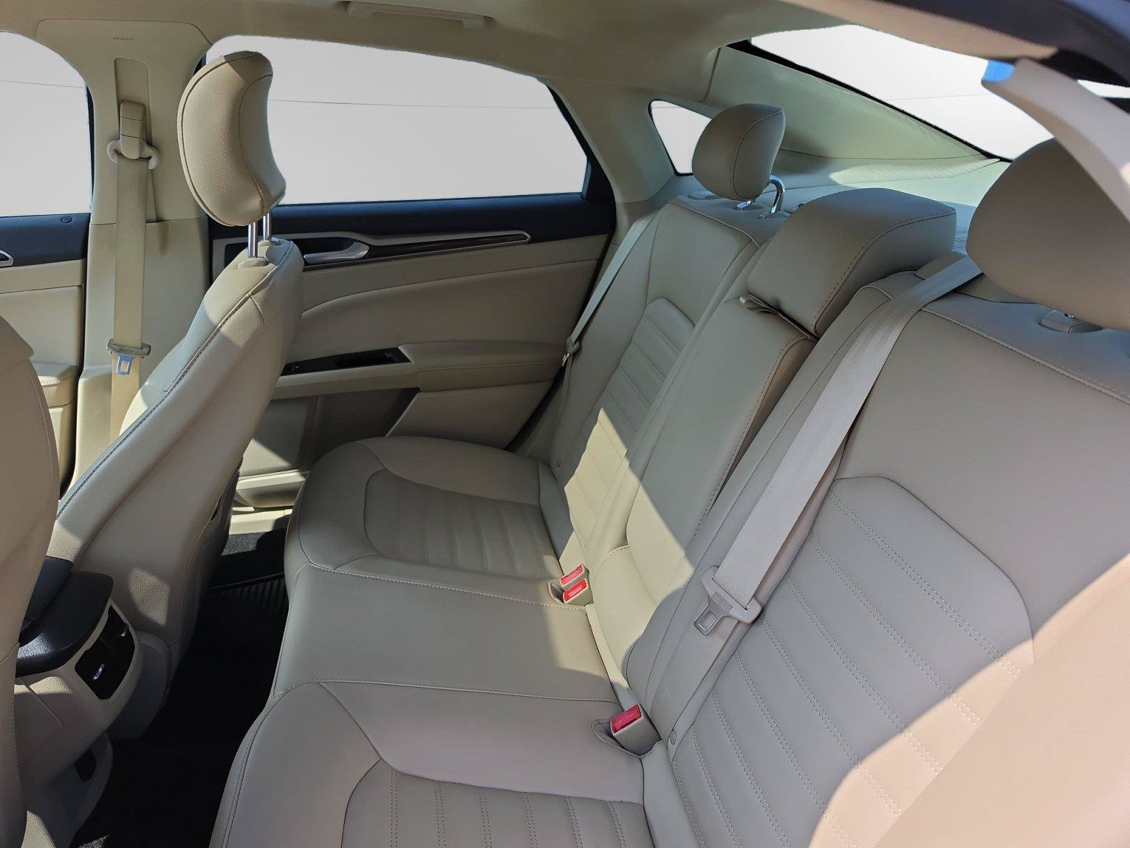 Used 2015 Ford Fusion SE w/ Equipment Group 202A FWD image 12