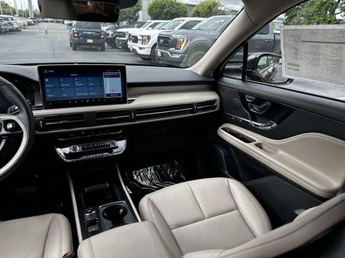 Certified 2025 Lincoln Corsair AWD w/ Equipment Group 101A image 17