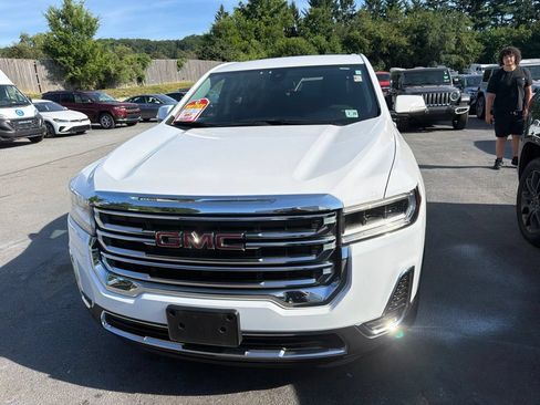Used 2023 GMC Acadia SLE FWD image 2