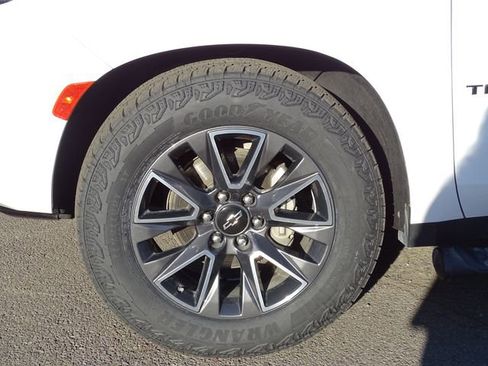 Used 2022 Chevrolet Tahoe Z71 w/ Z71 Off-Road Package AWD/4WD image 7