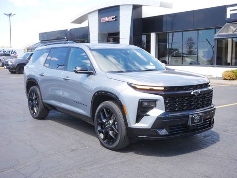 Used 2024 Chevrolet Traverse RS AWD/4WD image 2