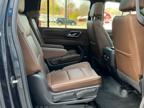 Used 2022 Chevrolet Suburban High Country image 14