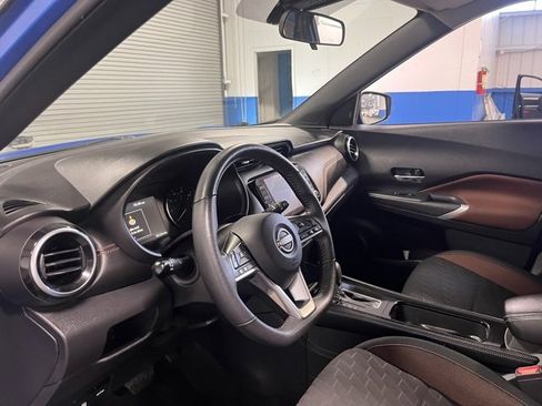 Used 2023 Nissan Kicks SR image 22