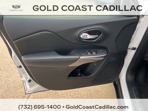 Used 2019 Jeep Cherokee Limited image 14