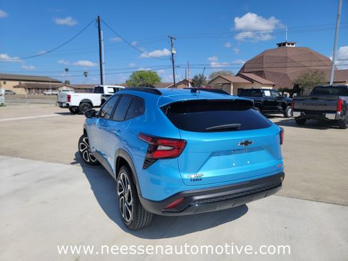Used 2025 Chevrolet Trax RS w/ Driver Confidence Package image 5