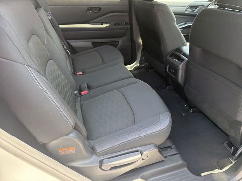 Used 2024 Nissan Pathfinder SV AWD/4WD image 26