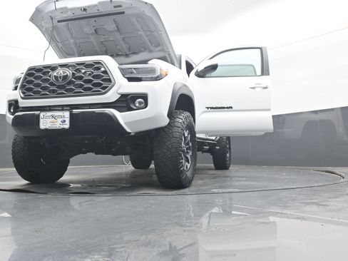 Used 2023 Toyota Tacoma TRD Off-Road AWD/4WD image 41